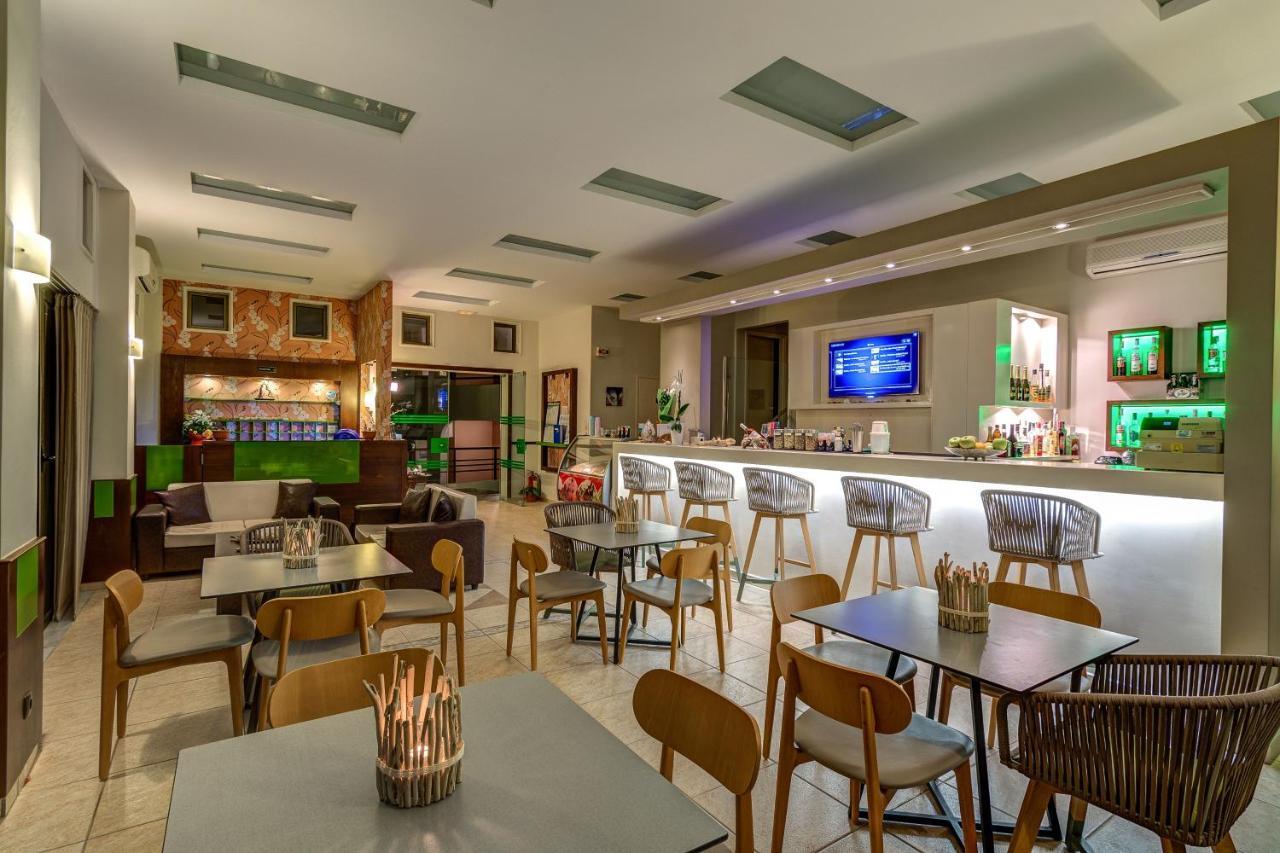 Alkionis Beach Hotel Apartments Sfáka Buitenkant foto