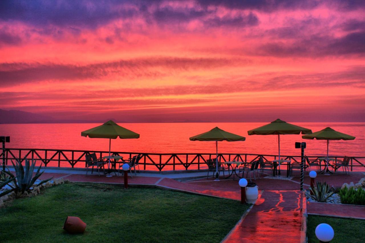 Alkionis Beach Hotel Apartments Sfáka Buitenkant foto