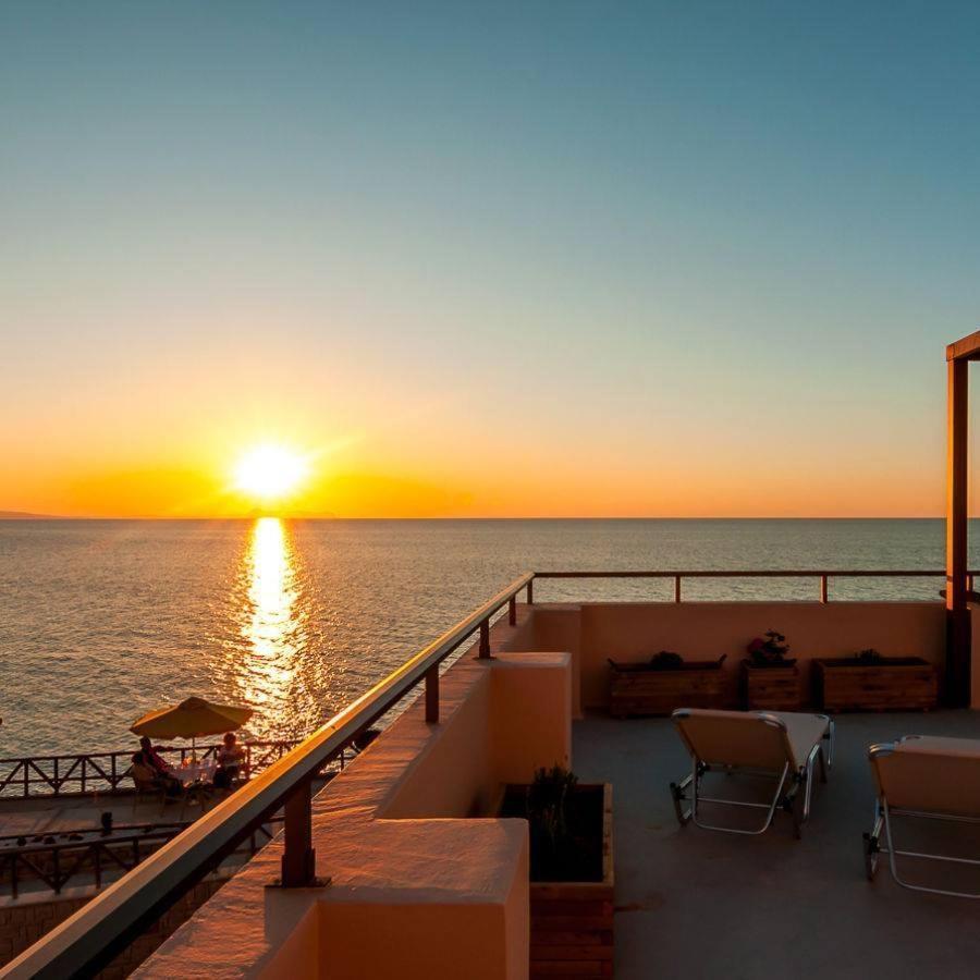 Alkionis Beach Hotel Apartments Sfáka Buitenkant foto